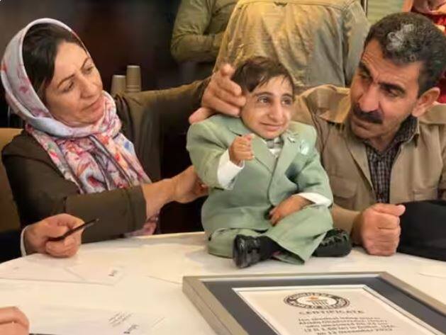 ਅਫਸ਼ੀਨ ਨਵਾਂ ਰਿਕਾਰਡ ਹੋਲਡਰ ਬਣ ਕੇ ਦੁਬਈ ਚਲੀ ਗਈ ਸੀ ਜਿੱਥੇ ਉਸ ਨੇ ਥ੍ਰੀ ਪੀਸ ਸੂਟ ਪਾਇਆ ਹੋਇਆ ਸੀ, ਜੋ 2-3 ਸਾਲ ਦੇ ਬੱਚੇ ਵਰਗਾ ਲੱਗ ਰਿਹਾ ਸੀ।