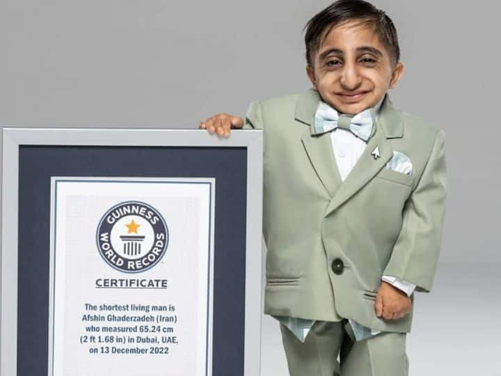 Shortest Man: किसी भी इंसान के लिए छोटा कद होना सबसे शर्म की बात मानी जाती है. वहीं कभी-कभी ऐसी चीजें इंसान को फेमस भी बना देती है. ऐसा ही कुछ ईरान के अफशीन एस्माईल ग़दरज़ादेह के साथ हुआ है.