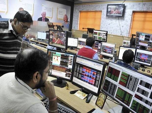 Stock Market Closing 13th March 2023 sensex drops 897 points all sectors in red Stock Market Closing: શેરબજારમાં મંદી, 897 પોઇન્ટના કડકાથી એક જ દિવસમાં રોકાણકારોના 3.66 લાખ કરોડ થઈ ગયા સ્વાહા