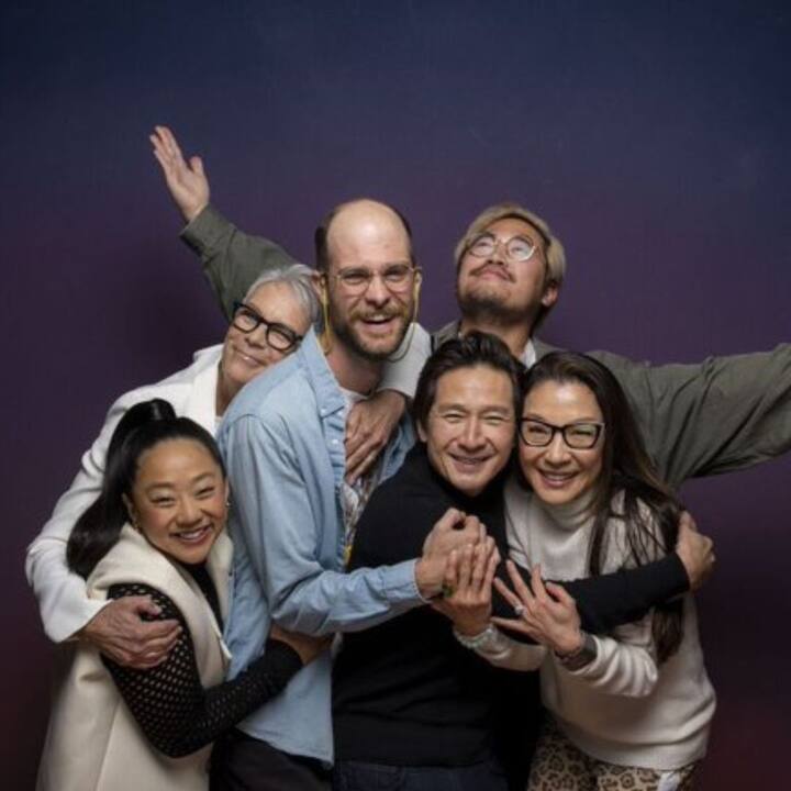 சிறந்த படம், சிறந்த துணை நடிகர்-நடிகை, சிறந்த நடிகைக்கான, சிறந்த இயக்கம், சிறந்த படத்தொகுப்பு, சிறந்த எழுத்து ஆகிய பிரிவுகளில் மொத்தம் 7 விருதினை எவ்ரிதிங் எவ்ரிவேர் ஆல் அட் ஒன்ஸ் திரைப்படம் தட்டிச்சென்றுள்ளது.