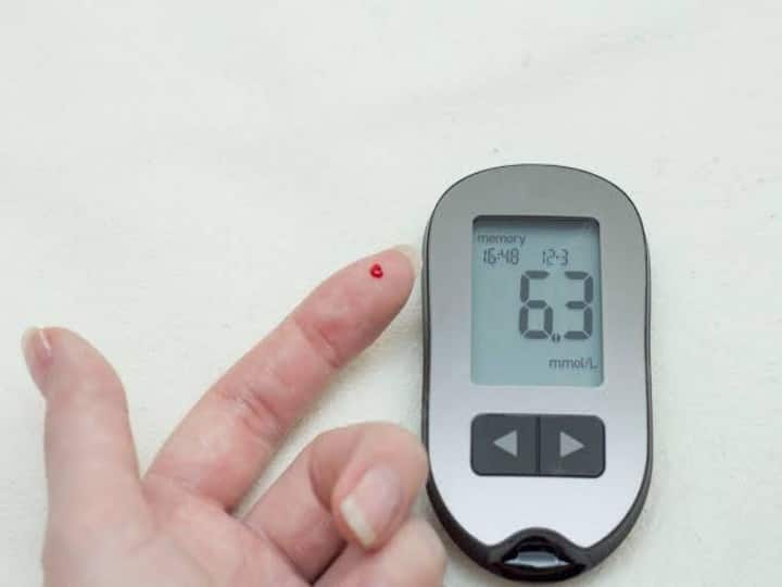 Low Blood Sugar: Your body gives these signals when blood sugar is low, follow this method if your sugar is low