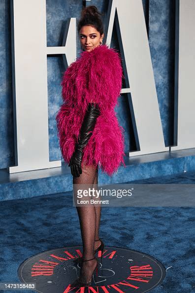 ThingsBrownPeopleDo on X: Deepika Padukone looks Stunning at the #Oscars  Vanity Fair Party  / X