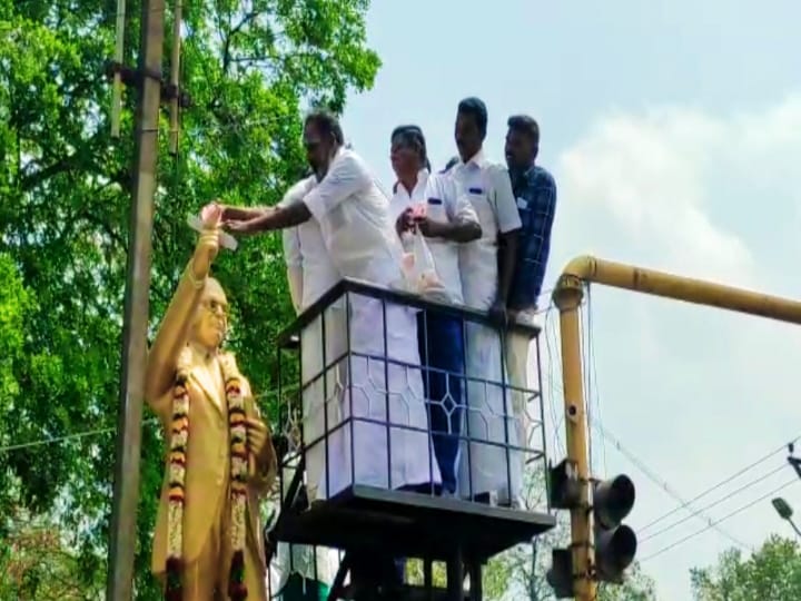 தமிழக அரசின் நடவடிக்கையை கண்டித்து அம்பேத்கர் சிலையிடம் ஹெச்.ராஜா தலைமையில் மனு அளித்த பாஜகவினர் !