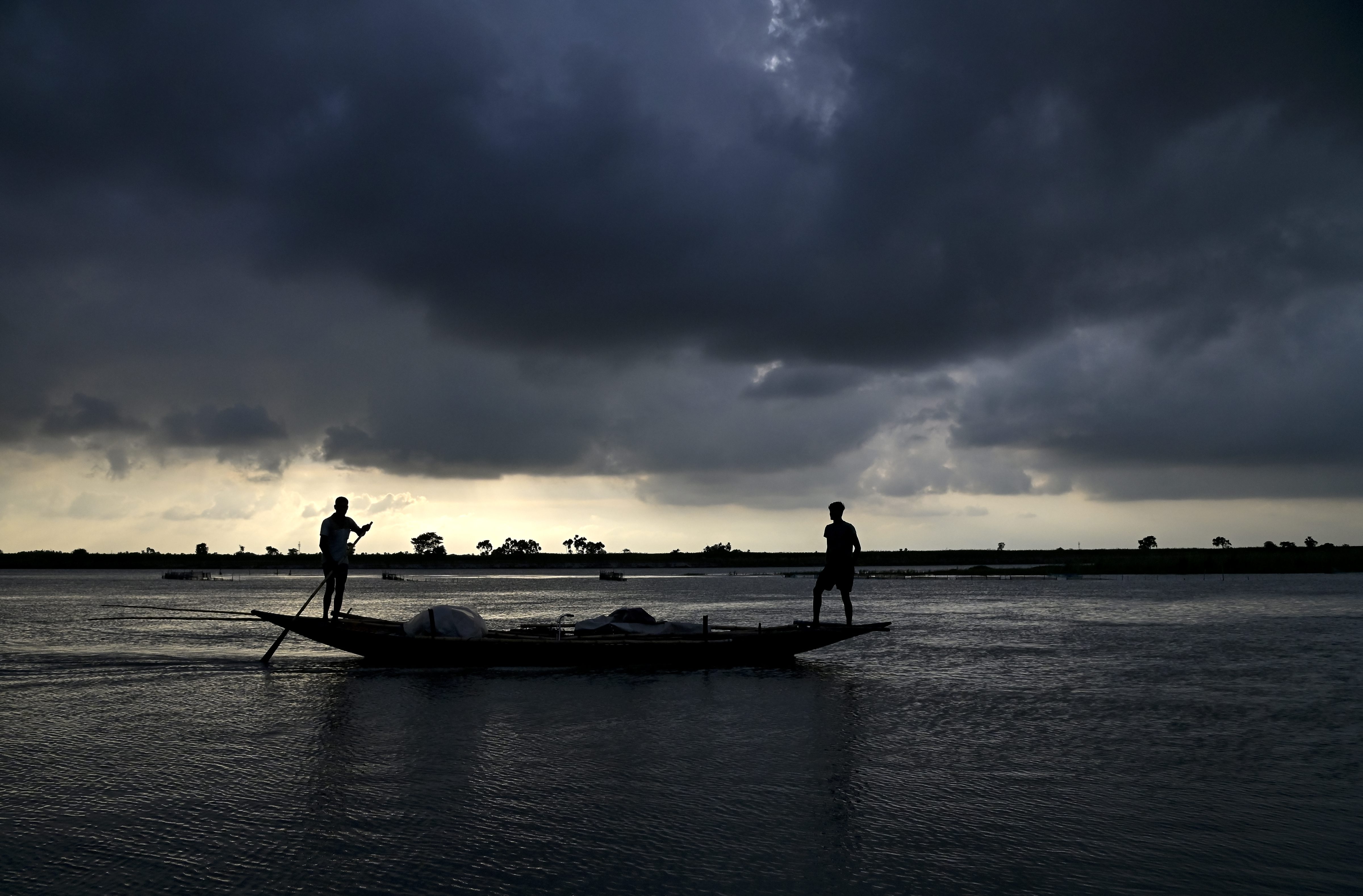 West | Weather Updates: ঘূর্ণাবর্তের মেঘ জমছে রাজ্যে, কোন কোন জেলায়  শিলাবৃষ্টির সম্ভাবনা?