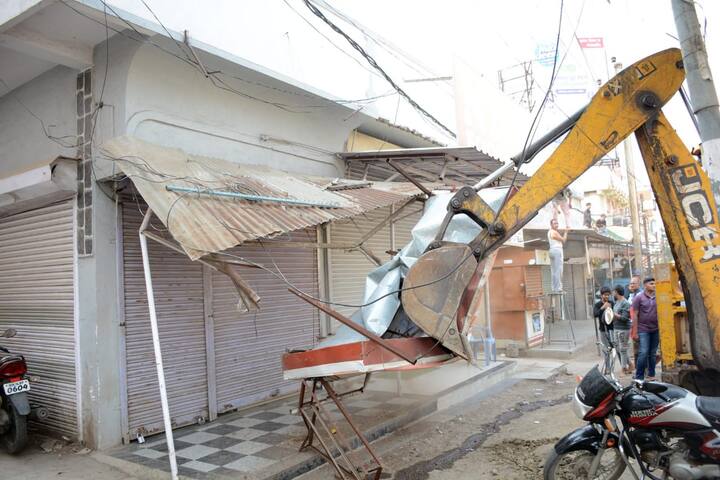 शहरातील सिडको एन-5, एन-6आणि एन-8 परिसरातील अतिक्रमण काढण्यात आले.