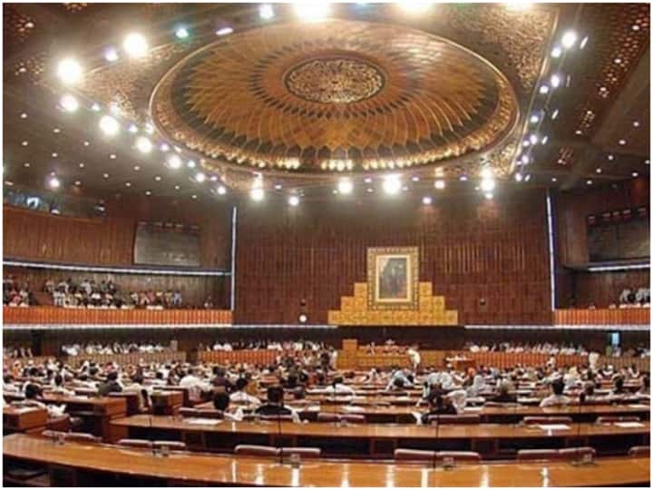 पाकिस्तान के निर्वाचन आयोग ने 37 संसदीय सीटों के लिए चुनाव किए स्थगित, बताई ये वजह