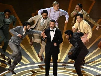 Oscar Awards 2023 Naatu Naatu team on stage performance Oscar Awards 2023: ஆஸ்கர் மேடையில் நாட்டு நாட்டு பாடலுக்கு நடனம் ஆடிய கலைஞர்கள்.. கரவொலி எழுப்பிய பிரபலங்கள்..!