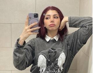 24 ਘੰਟੇ ਵੀ ਨਹੀਂ ਚੱਲਿਆ ਕੁੜੀ ਦਾ 'ਅਜੀਬ ਵਿਆਹ', ਪਹਿਲਾਂ ਆਪਣੇ ਆਪ ਨਾਲ ਕੀਤਾ ਵਿਆਹ, ਫਿਰ ਲੈ ਲਿਆ ਤਲਾਕ!