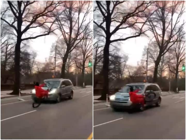 Cyclist crashes into oncoming car while performing stunt on road Video: स्टंट के चक्कर में कार से टकराया साइकिल सवार, हादसे में बाल-बाल बची जान, कैमरे में कैद हुआ पूरा सीन