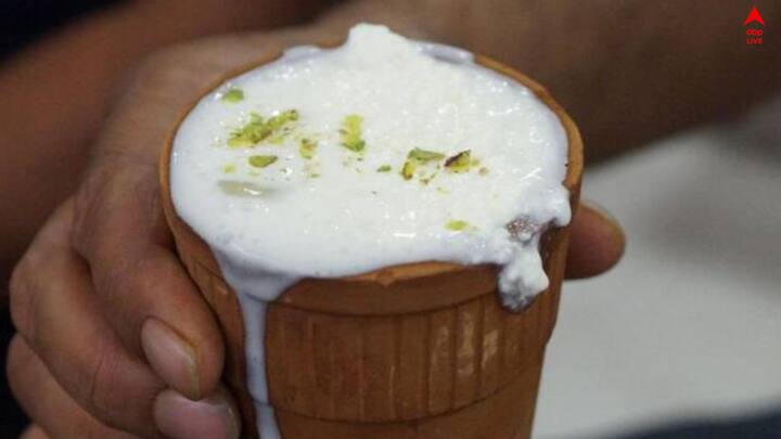 ক্রিম লস্যি বানানোর জন্য আইস কিউব ব্যবহার করবেন, তাহলেও লস্যি আরও বেশি ঘন হবে।