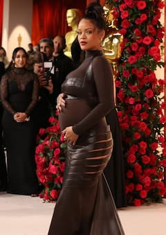 Oscar Awards 2023: Rihanna એ કાર્પેટ પર ગ્લેમરસ અંદાજ ફ્લોંટ કર્યો બેબી બંપ, દીપિકા લાગી ગોર્જિયસ, જુઓ તસવીરો