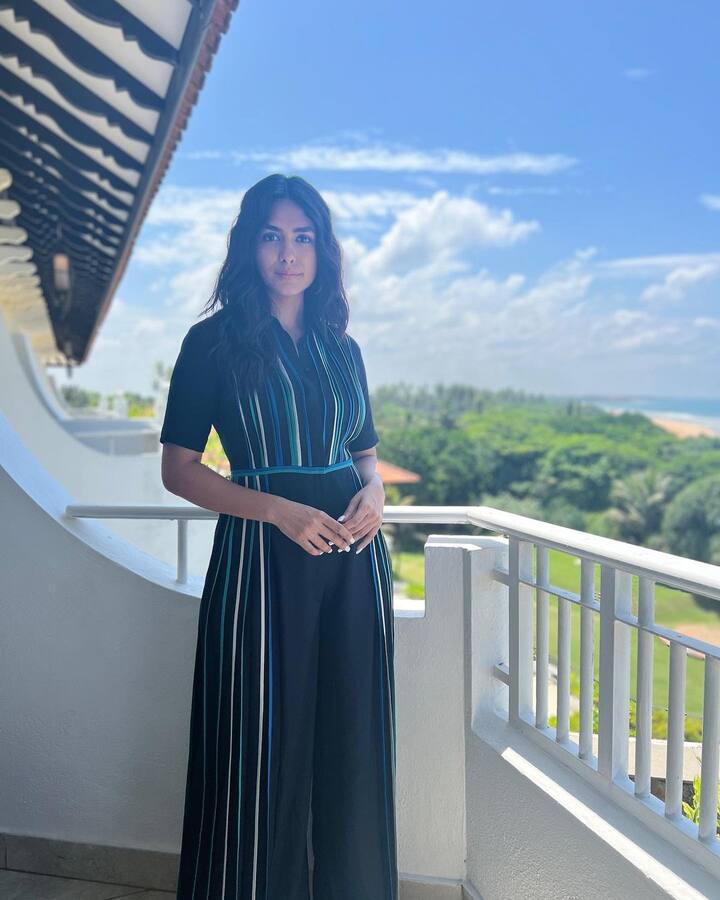 మృణాల్ ఠాకూర్ అందమైన ఫోటోలు -Image Credit: Mrunal Thakur /Instagram