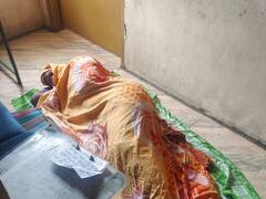 एसटी ड्रायव्हर पतीच्या सुट्टीसाठी आगारात झोपून आंदोलन करणाऱ्या पत्नीवर गुन्हा दाखल!