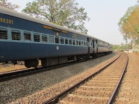 નવી તિનસુકિયા બેંગ્લોર સિટી એક્સપ્રેસ ટ્રેન 3615 કિલોમીટરનું અંતર આવરી લે છે અને તે ભારતની સૌથી લાંબી ટ્રેનની યાદીમાં સામેલ છે. (PC-Pixabay)