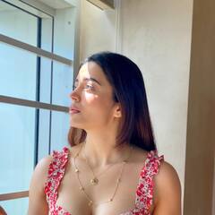 PHOTO : बोल्ड अन् ग्लॅमरस... अभिनेत्री नेहा पेंडसेच्या घायाळ करणाऱ्या अदा