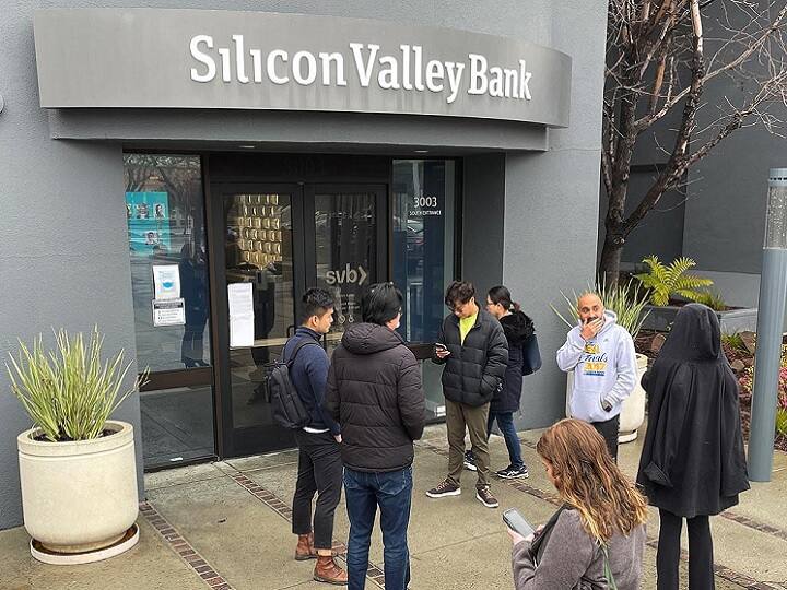 Another US lender signature bank collapses within two days after news of silicon valley US Bank Crisis: दो दिनों में ही लगा दूसरा झटका, एसवीबी के बाद डूब गया अब यह अमेरिकी बैंक
