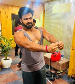 Pawan Singh Stage Show: विदेशी सरजमीं पर भी बजता है पवन सिंह का डंका , एक शो के लिए वसूलते हैं इतनी रकम कि खरीद सकते हैं बड़ी गाड़ी