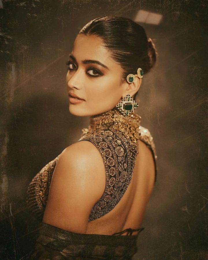 Her hair was neatly styled in a bun. (Images Source: Instagram/gohil_jeet & lakmefashionwk)