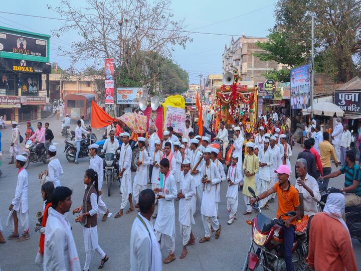 यावेळी बाल वारकरी देखील मोठ्या संख्येने उपस्थित असल्याचे पाहायला मिळत आहे.