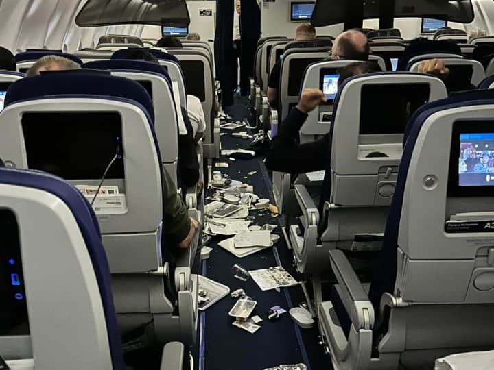 Lufthansa Flight Watch: लुफ्थांसा की फ्लाइट पर बिखरा पड़ा था सामान, हॉलीवुड एक्टर की पत्नी कर रही थी सफर, घटना से जुड़ी वीडियो ने सबको चौंकाया
