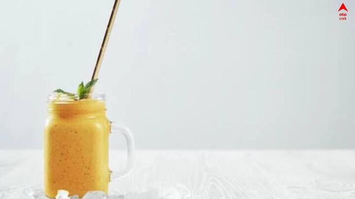 প্রথমত ক্রিম লস্যি বানাতে প্রয়োজন ফ্রেশ টক দই। সবথেকে ভাল হয়, বাড়িতে পাতানো দই।