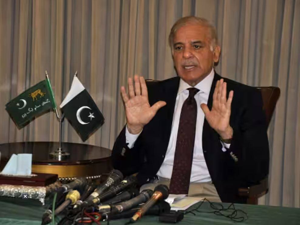 Pakistan Toshakhana Controversy imran khan shahbaz sharif Corruption ravels watches of Crores gold AK-47 gun found कंगाल पाकिस्तान को इमरान, जरदारी और नवाज ने ऐसे 'लूटा', करोड़ों की घड़ियां, सोने की एके-47..जानिए बड़ा खुलासा