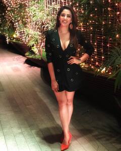 PHOTO : बोल्ड अन् ग्लॅमरस... अभिनेत्री नेहा पेंडसेच्या घायाळ करणाऱ्या अदा