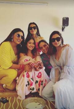 TV की ये ‘नागिन’ आज बनेंगी दुल्हनिया, शादी से पहले चूड़ा सेरेमनी की तस्वीरें आईं सामने, फ्लोरल आउटफिट में दिखा ब्राइडल ग्लो