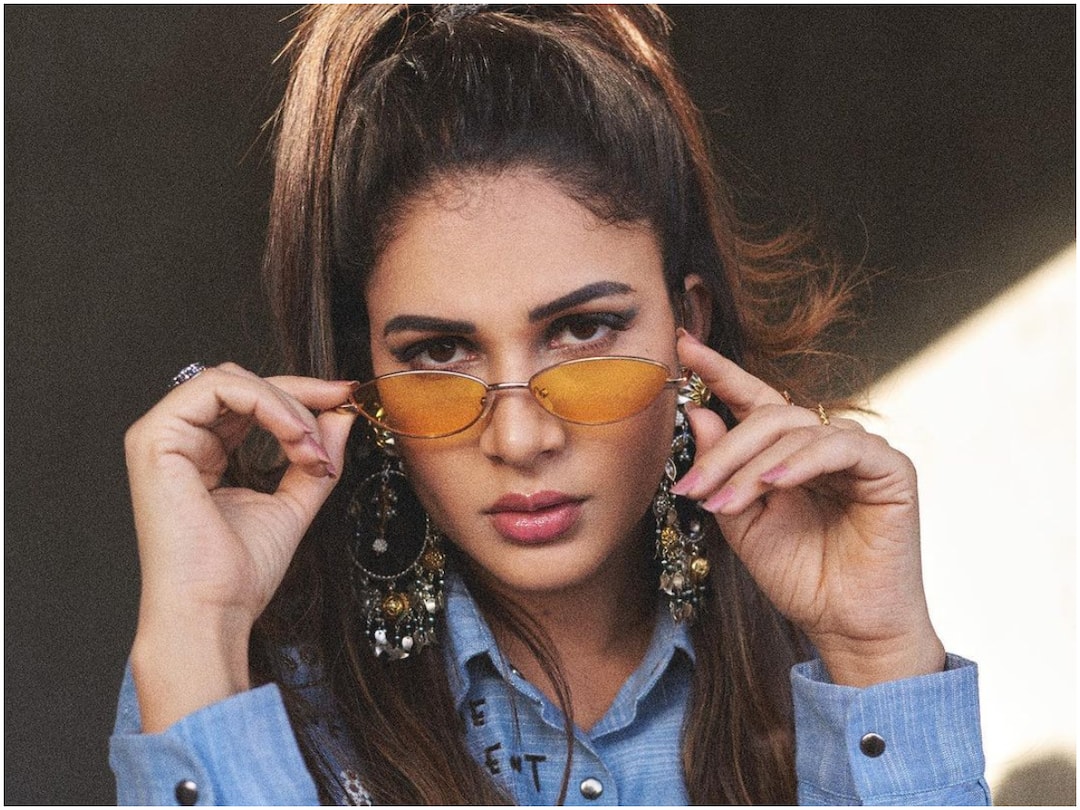 Actress Lavanya Tripathi Twitter account hacked confirmed on her Instagram story Lavanya Tripathi Twitter : అందాల రాక్షసి ట్విట్టర్ హ్యాక్ చేసిన ఫారినర్