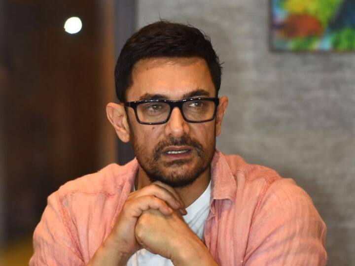 'मिस्टर परफेक्शनिस्ट' अशी ओळख असणारा बॉलिवूडमधील प्रसिद्ध अभिनेता आमिर खान (Aamir Khan) हा त्याच्या वैयक्तिक आयुष्यामुळे आणि चित्रपटांमुळे चर्चेत असतो.