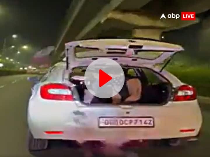 Gurugram viral video man throwing currency notes from his running car Watch: पैसे का नशा! चेहरे पर रूमाल बांधकर चलती कार से युवक ने उड़ाए नोट, वीडियो वायरल