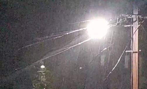 राज्यातील तापमानात (Temperature) सातत्यानं चढ उतार होत आहे. आजपासून राज्यात पुढील चार दिवस अवकाळी पावसाचा (Unseasonal Rain) इशारा हवामान विभागाकडून (IMD) देण्यात आला आहे.