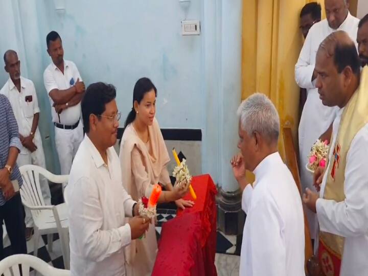 Meghalaya Chief Minister Conrad K Sangma prays at Velankanni temple TNN வேளாங்கண்ணி பேராலயத்தில் மேகாலயா முதல்வர் பிரார்த்தனை