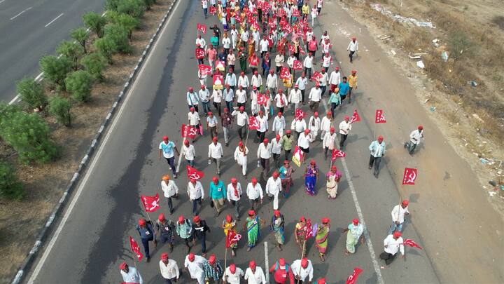 महाराष्ट्रात काही महिन्यांपूर्वी सरकार बदललं, मात्र आजही सामान्य नागरिक शेतकरी आपल्या प्रश्नासाठी झगडतो आहे.