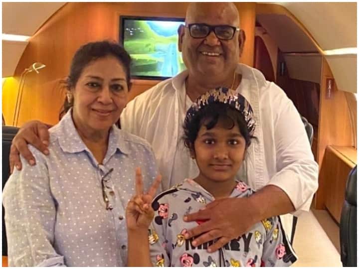 Satish Kaushik wife and daughter condition after his death actor nephew Nishant revealed Satish Kaushik के निधन के बाद ठहर गई है एक्टर की बेटी और पत्नी की लाइफ, भतीजे ने बयां की हालत