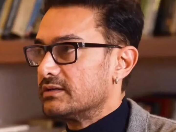 आमिरने अभिनयक्षेत्रात काम करावं, असं त्याच्या वडिलांना वाटत नव्हतं. पण आमिरने अवन्तर नावाच्या थिएटर ग्रुपमध्ये काम करण्यास सुरुवात केली होती.