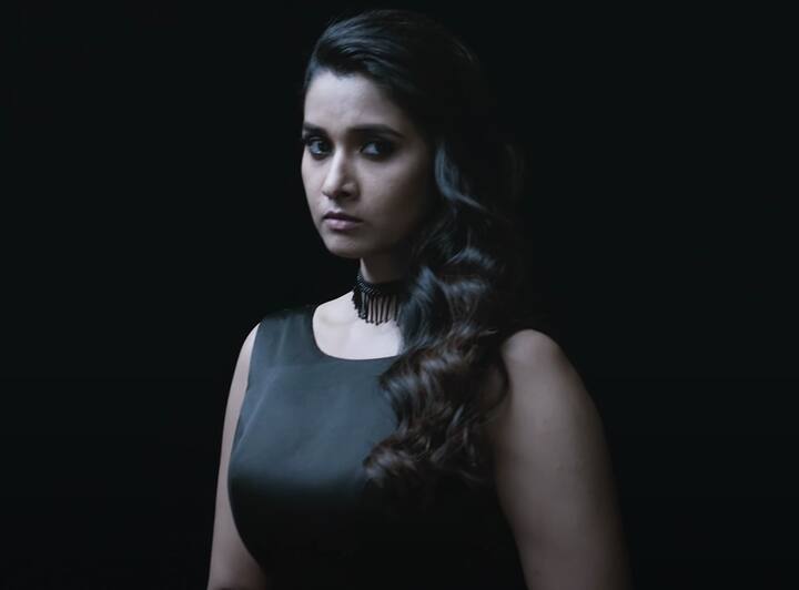 இந்த பாட்டில் பிரியா பவானி சங்கர் மிகவும் அழகாக உள்ளார் என ரசிகர்கள் கமெண்ட் செய்து வருகின்றனர்.