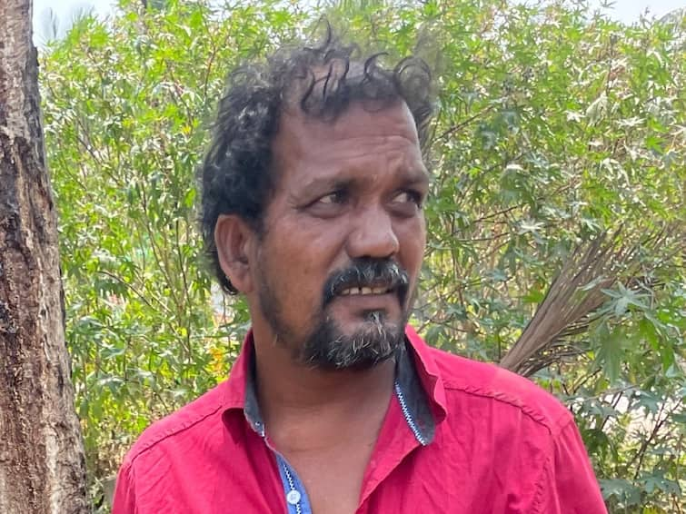 The police arrested a man who poisoned crows near Coimbatore TNN கோவை அருகே காகங்களுக்கு விஷம் வைத்து கொன்ற நபர் - மடக்கி பிடித்து போலீசில் ஒப்படைத்த பொதுமக்கள்