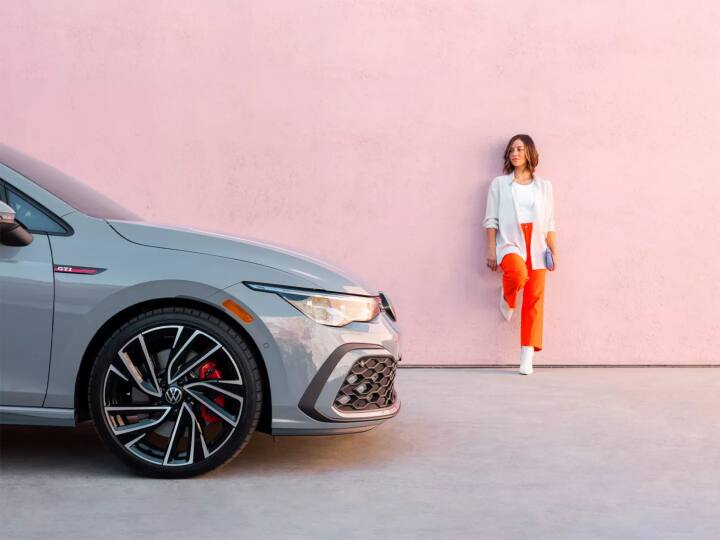 Volkswagen may launch soon its electric hatchback car in india volkswagen electric hatchback car Upcoming Electric Car: कल अपनी इलेक्ट्रिक हैचबैक कार पेश कर सकती है फॉक्सवैगन, निशाने पर होंगी किआ और हुंडई की गाड़ियां