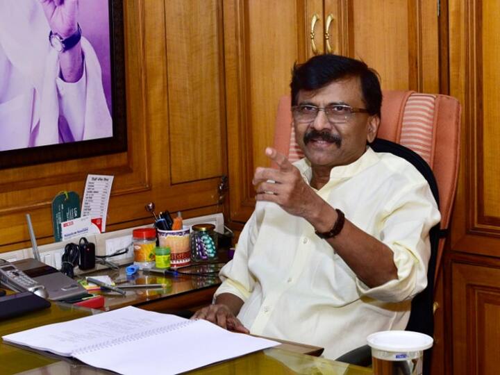 maharashtra News Chhatrapati Sambhaji Nagar 100 crore defamation notice to Sanjay Raut  Notice for making objectionable statement against Chief Minister Eknath Shinde Sanjay Raut: संजय राऊतांना 100 कोटींच्या मानहानीची नोटिस;  मुख्यमंत्र्यांविरोधात आक्षेपार्ह वक्तव्य केल्याप्रकरणी नोटीस