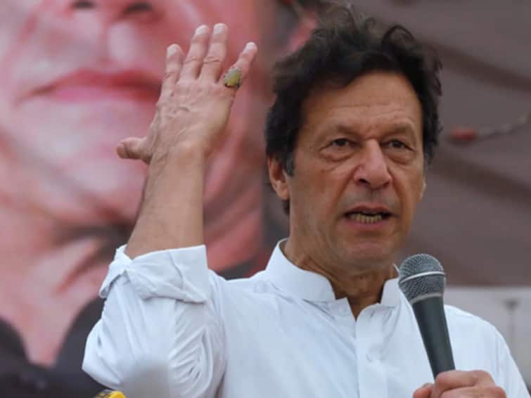 Former PM Imran Khan informs Supporters to come out As Police Arrive to arrest in His Residence Imran Khan: கைது செய்ய நெருங்கிய போலீஸ்: வீடியோ மூலம் நாட்டு மக்களுக்கு  இம்ரான் கான் சொன்னது என்ன?