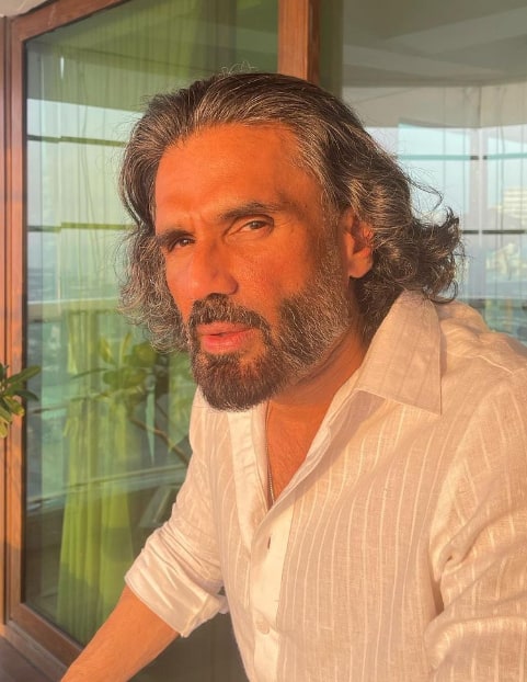 सुनील शेट्टीने सोशल मीडियावर 'हंटर' या वेबसीरिजा ट्रेलर शेअर केला आहे.