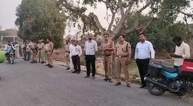 Mau News: मऊ में फिर चला प्रशासन का बुलडोजर, भारी पुलिस की मौजूदगी में ढ़हाया अवैध अतिक्रमण