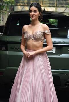 Alanna Panday Wedding: પિતરાઈની મહેંદી સેરેમનીમાં બાર્બી બની પહોંચી અનન્યા