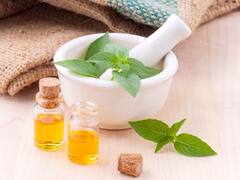 स्किन की इन प्रॉब्लम्स को दूर कर सकती है 'तुलसी', बस आपको ऐसे करना है यूज