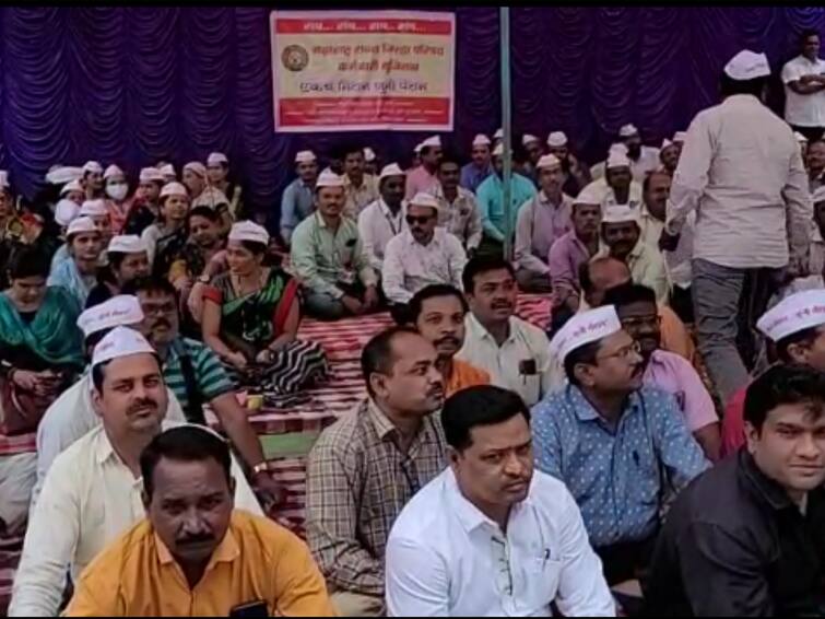Old Pension Scheme Maharashtra government staff strike healthcare disrupted marathi news  Old Pension Scheme: जुन्या पेन्शनसाठी सरकारी कर्मचाऱ्यांचं संपाचं हत्यार, आरोग्यसेवा विस्कळीत अन् नागरिकांना फटका