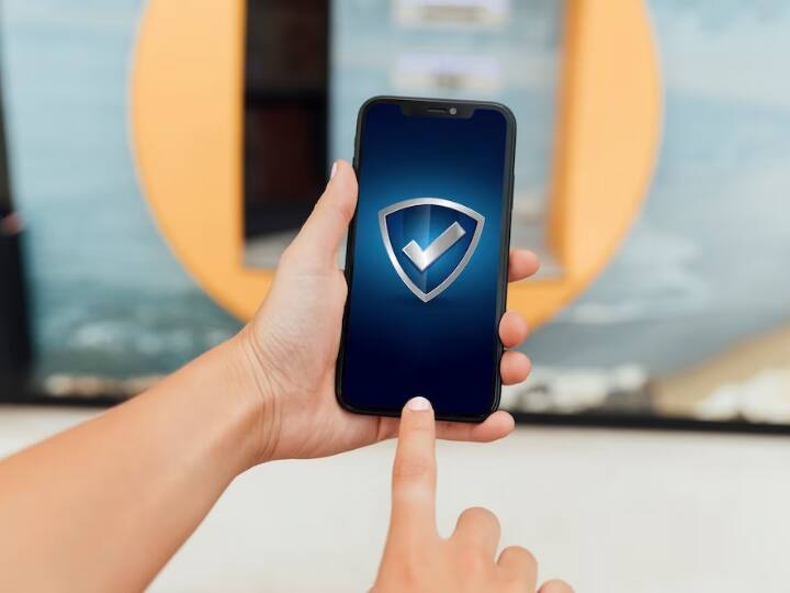 Smartphone Software Update Why it is important to update your phone to the latest software regularly हर बार फोन को लेटेस्ट सॉफ्टवेयर पर अपडेट करना इसलिए है जरूरी, अनदेखा किया तो होगा ऐसा हाल!