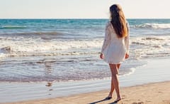 Sand Walk: কেন বালিতে ঢুকে যায় পা, যে কারণে সমুদ্রসৈকতে হাঁটা কষ্টকর