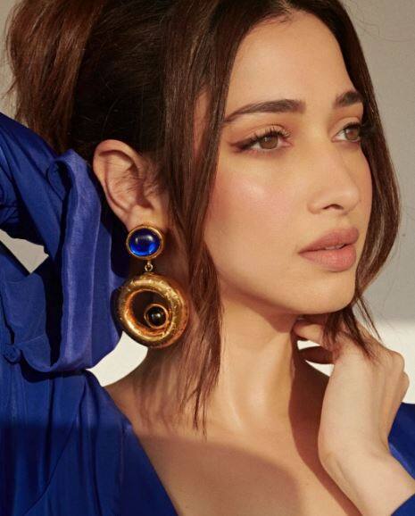 उन्होंने कहा, “लोगों ने जो सोचा कि मुझे बार-बार करना चाहिए, खासकर एक महिला कलाकार के करियर में, मैं उनके लिए कभी तैयार नहीं हुआ. लोग चाहते हैं कि आप समझौता कर लें और कहें कि 'यह काफी है', और यह अक्सर आपके करियर का चरम होता है. जिस क्षण आप इसे छूते हैं, अगले ही क्षण आप शिखर से नीचे चले जाते हैं.”