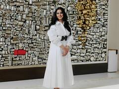 Isha Ambani Dress Price: ईशा अंबानी की इस वाइट ड्रेस की कीमत जानकर उड़ जाएंगे आपके होश, लोगों ने कहा- 'इसमें मेरा घर जाएंगा'